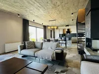 Недвижимость Семейный дом 250 м², Запад: 16