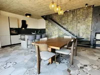 Недвижимость Семейный дом 250 м², Запад: 18