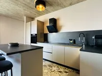 Недвижимость Семейный дом 250 м², Запад: 23