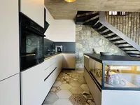 Недвижимость Семейный дом 250 м², Запад: 24