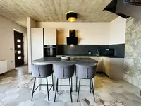 Недвижимость Семейный дом 250 м², Запад: 25