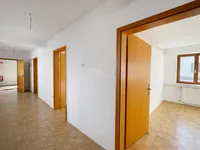 Недвижимость Офисное помещение в центре: 12