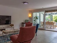 Недвижимость Apartment 4 rooms: 3