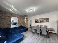 Недвижимость Трехкомнатная квартира в центре: 2