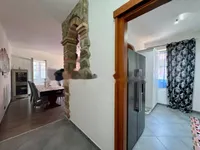 Недвижимость Трехкомнатная квартира в центре: 3