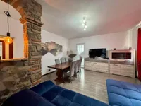 Недвижимость Трехкомнатная квартира в центре: 4