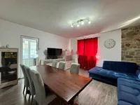 Недвижимость Трехкомнатная квартира в центре: 5