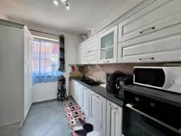 Недвижимость Трехкомнатная квартира в центре: 8