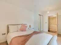 Недвижимость East Acton Lane: 4