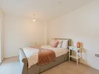 Недвижимость East Acton Lane: 6