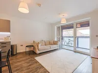 Недвижимость East Acton Lane: 13