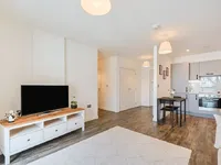 Недвижимость East Acton Lane: 15