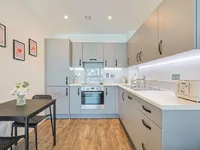 Недвижимость East Acton Lane: 16