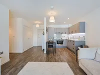 Недвижимость East Acton Lane: 17