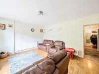 Недвижимость Dickens Estate: 2