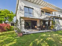 Недвижимость Bifamiliar house 6 rooms: 1