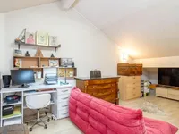 Недвижимость Attic flat 6 rooms: 8