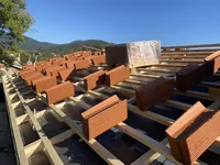 Недвижимость House in the city center: 10