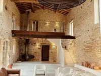 Недвижимость House in the city center: 14