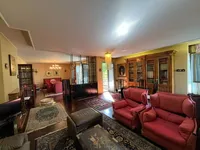 Недвижимость Four-room apartment in the City Center: 5
