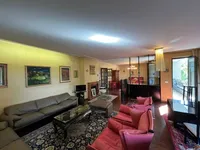 Недвижимость Four-room apartment in the City Center: 6