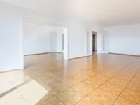 Недвижимость Apartment 5 rooms: 4
