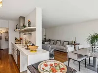 Недвижимость Apartment 5 rooms: 4
