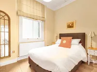 Недвижимость Cathcart Road: 4