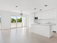 Недвижимость Apartment 5 rooms: 1