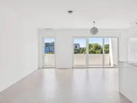 Недвижимость Apartment 5 rooms: 3