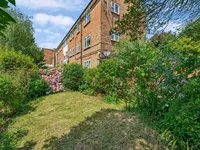 Недвижимость St. Albans Avenue: 10