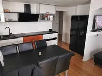 Недвижимость Four-room apartment Kashel: 2