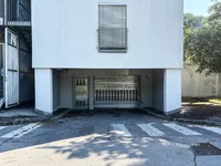 Недвижимость Помещение для бизнеса с местами для автомобилей: 24