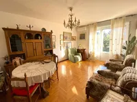 Недвижимость Three-room apartment in the city center: 1