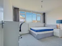 Недвижимость Pitfield Way: 1