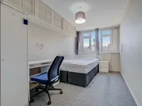 Недвижимость Pitfield Way: 2