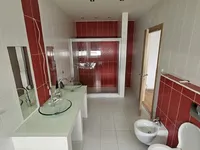 Недвижимость Three-room apartment on Broad: 8