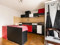 Недвижимость 2-room apartment in the center: 3