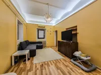 Недвижимость Двухкомнатная квартира в центре.: 3