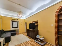 Недвижимость Двухкомнатная квартира в центре.: 4