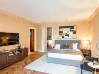 Недвижимость Apartment 8 rooms: 6
