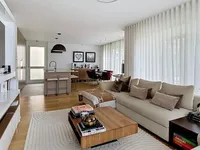 Недвижимость Apartment 5 rooms: 4