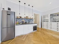 Недвижимость 3-room apartment in the center: 7