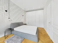 Недвижимость 3-room apartment in the center: 8