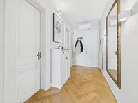 Недвижимость 3-room apartment in the center: 13