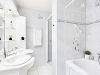 Недвижимость Apartment 5 rooms: 4