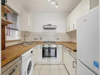 Недвижимость Debham Court, Pinemartin Close, Cricklewood: 1
