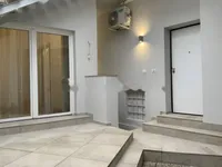 Недвижимость Трехкомнатная квартира в центре: 3