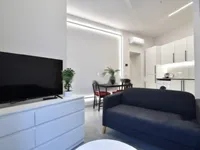 Недвижимость Трехкомнатная квартира в центре: 18