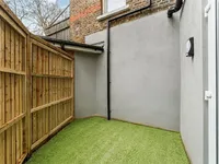 Недвижимость Berrymead Gardens: 1